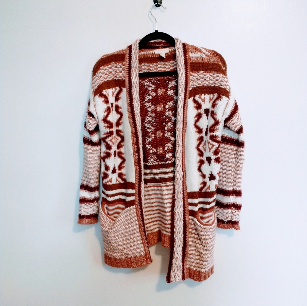 Forever 21 Aztec cardigan with front pockets size small. Wash wear shown